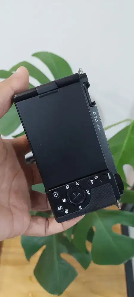 Dijual
SONY ZV-E10 KIT 16-50MM FULLSET