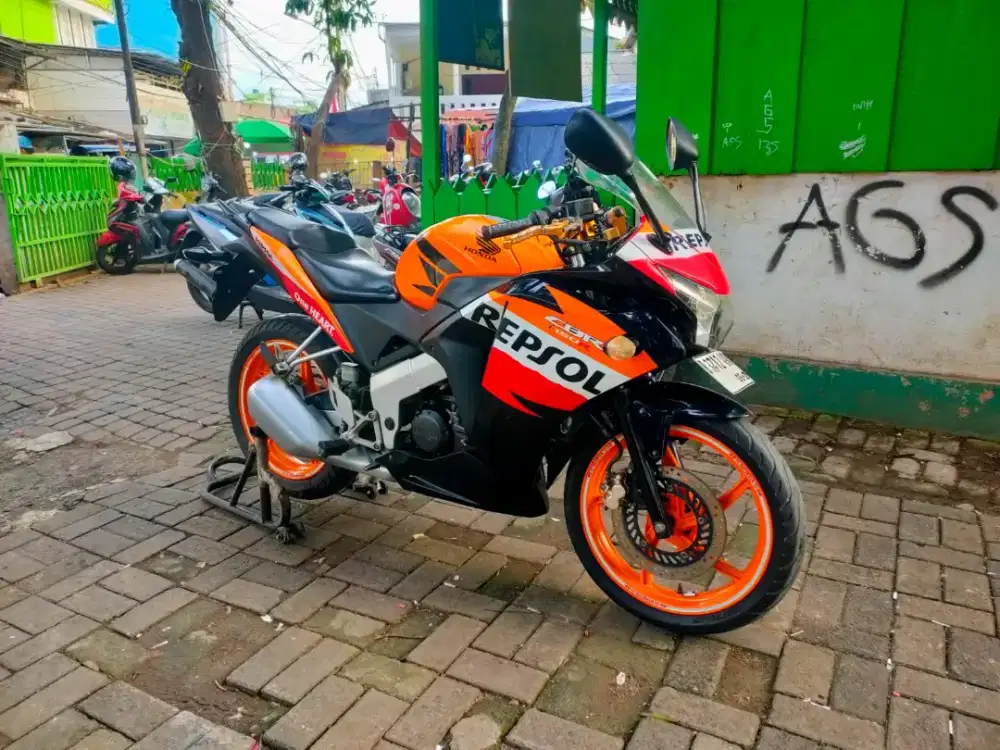Honda CBR 150 R CBU PGM-FI Tahun 2013