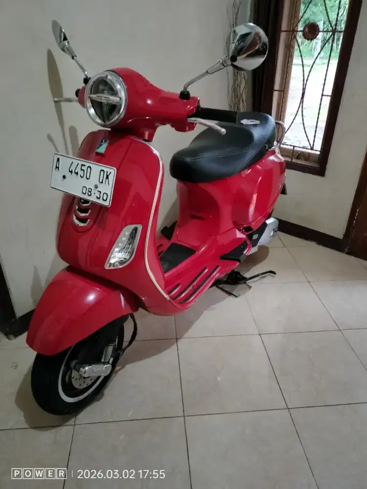 Vespa lx125 merah