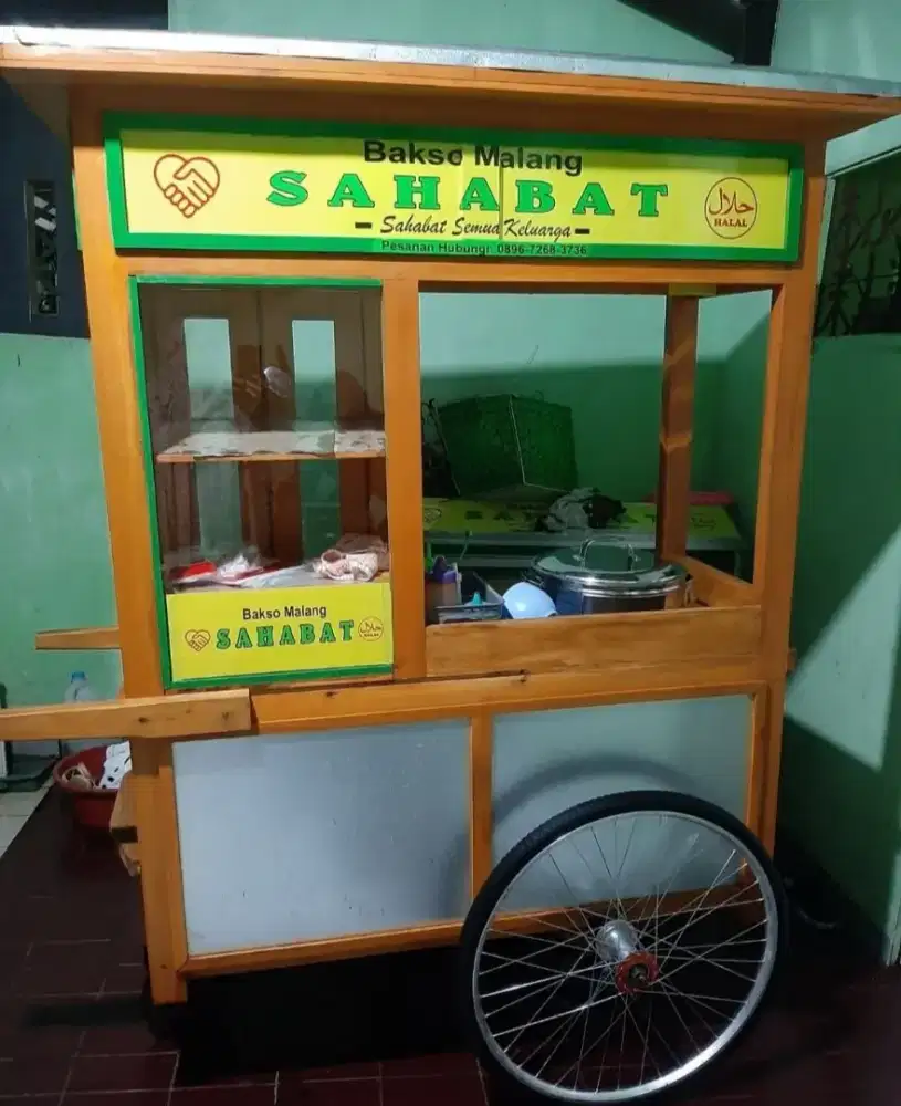 Gerobak dorong bekas pakai