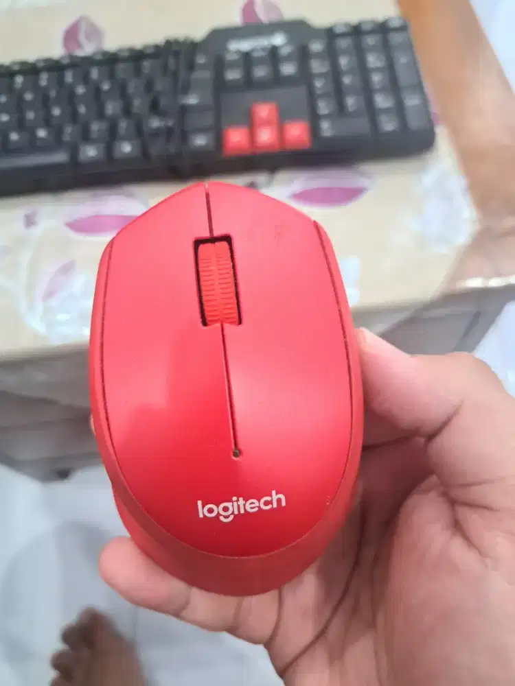 Mouse logitech dan keyboard eyota
