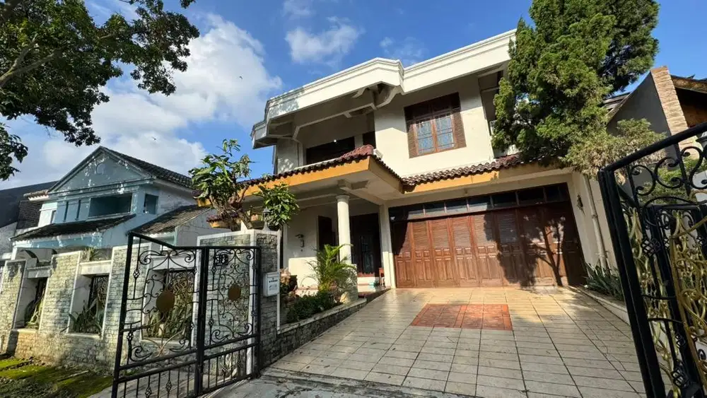 Rumah Bagus Strategis dan Besar di BSD