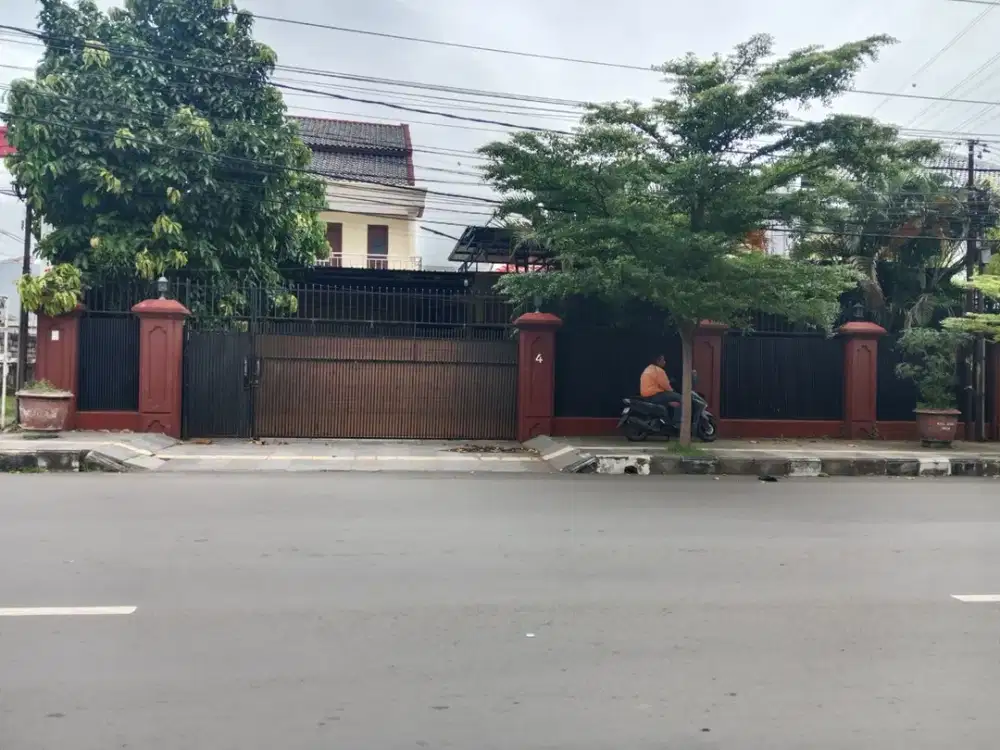 Rumah Hook di Tepi Jalan Evakuasi