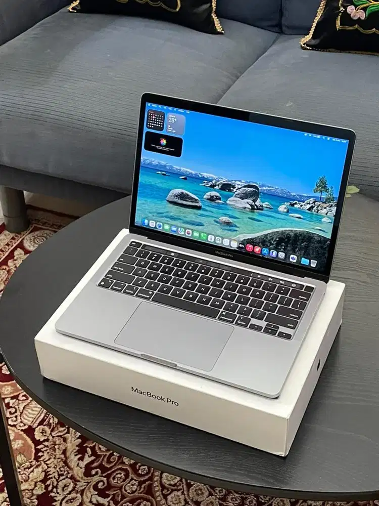 MacBook Pro 2020 M1 13 inch 8/256