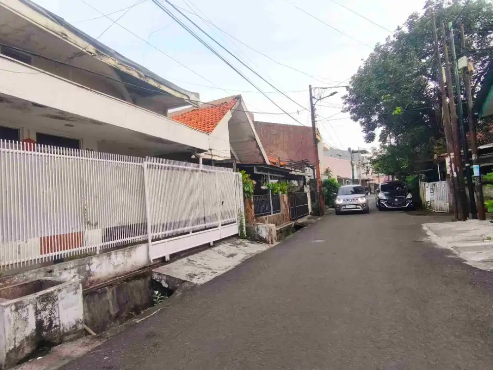 RUMAH 2 LANTAI SIAP DIRENOVASI DENGAN KANOPI BARU DI TANJUNG DUREN, JAKARTA BARAT