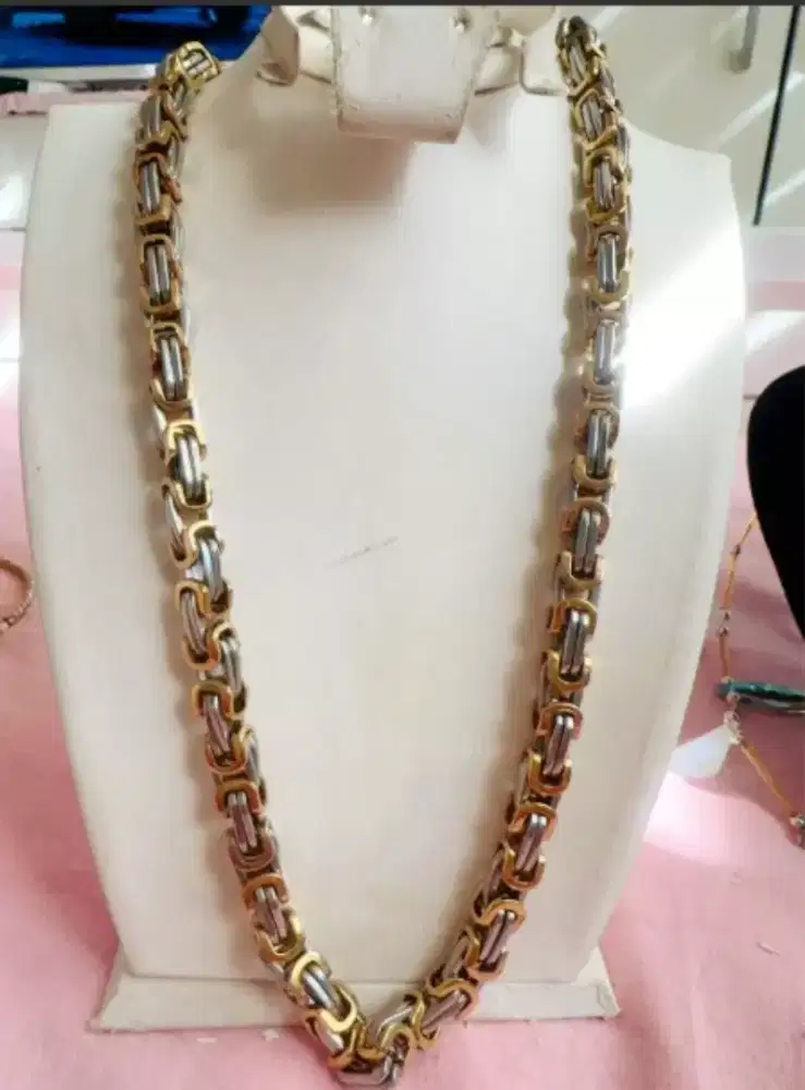 Kalung perhiasan untuk laki2