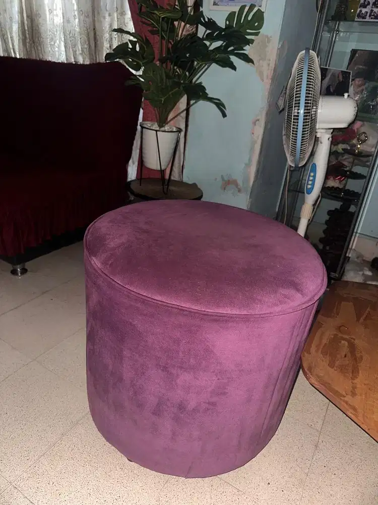 Sofa bulat ungu