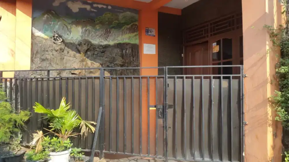 Rumah Murah disewakan menteng atas