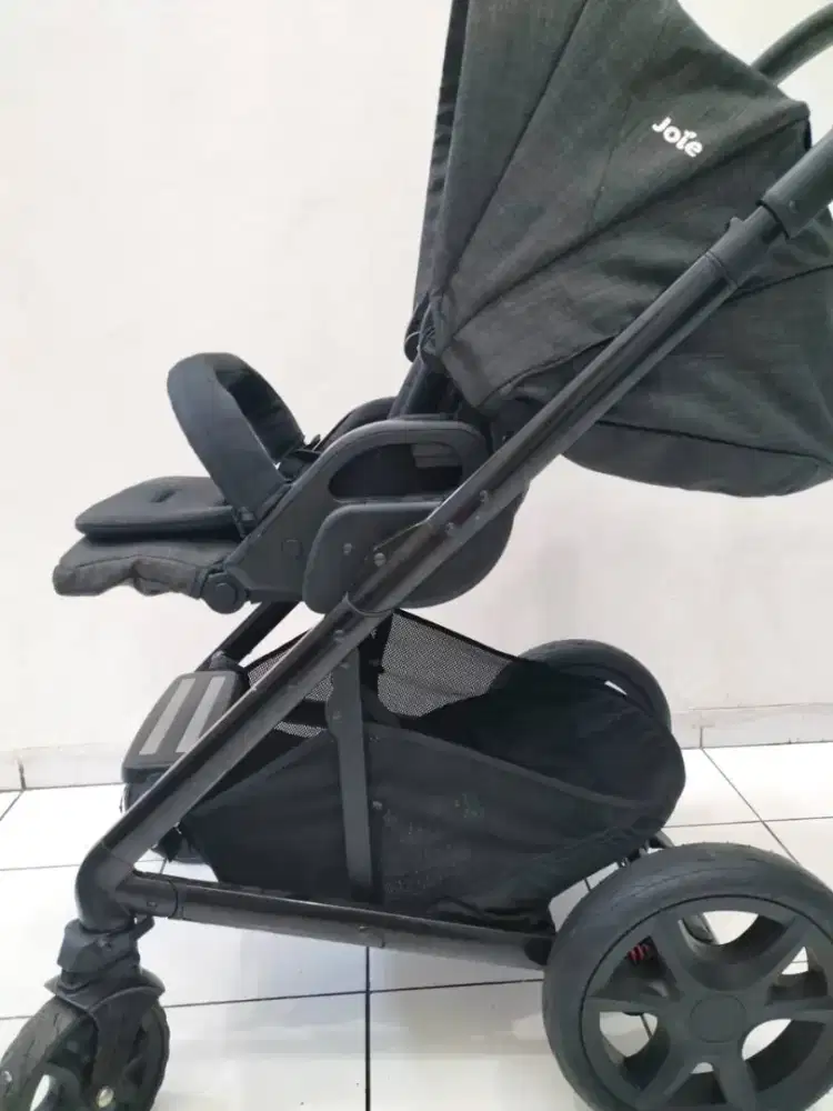 Joie Chrome DLX Reversible stroller