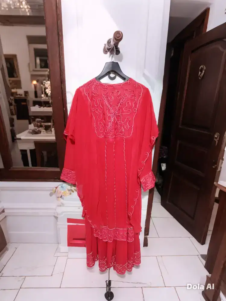 Gamis merah muslimah