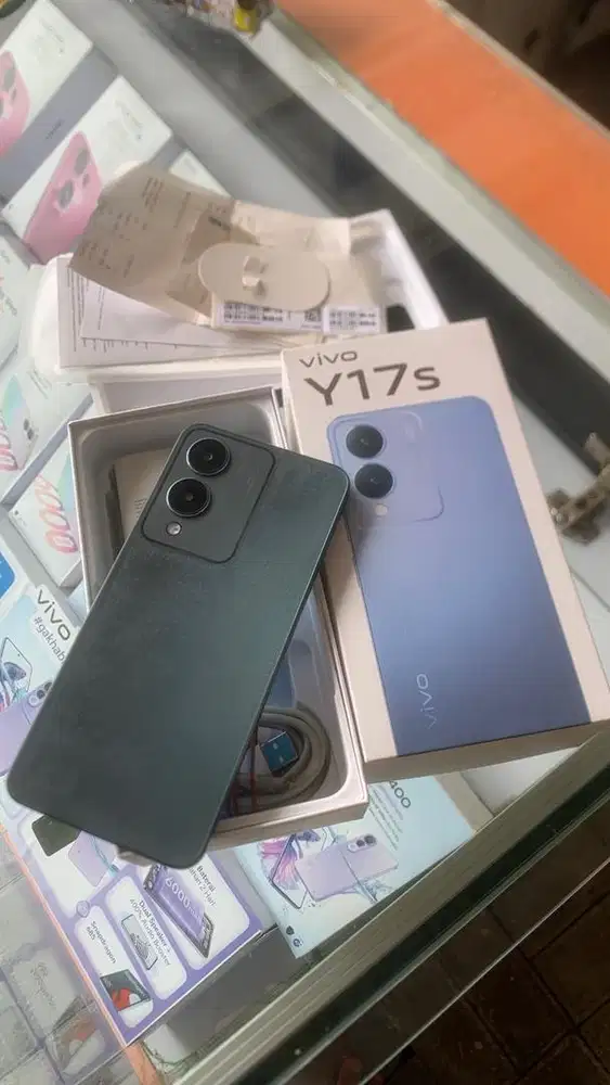 Vivo Y17s 4/128 fullshet segel minus pemakaian (kurang mulus)