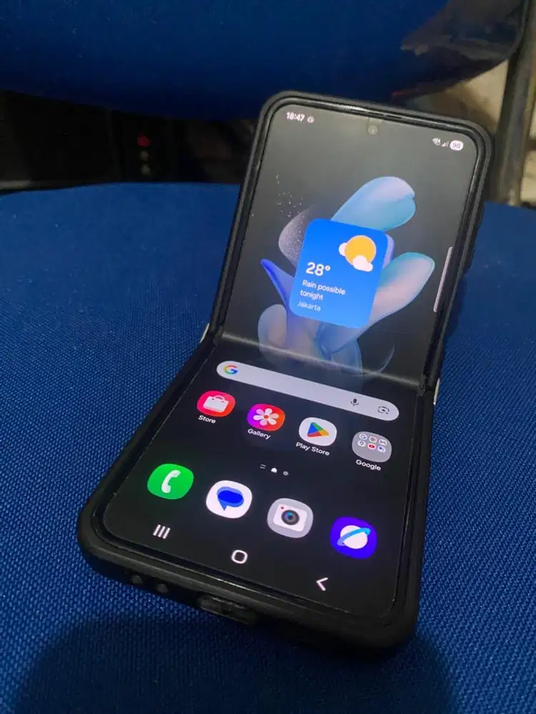 Samsung galaxy flip4 8/256 fullset bonus case