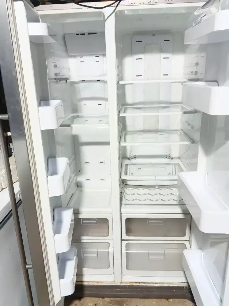 Kulkas inverter side by side