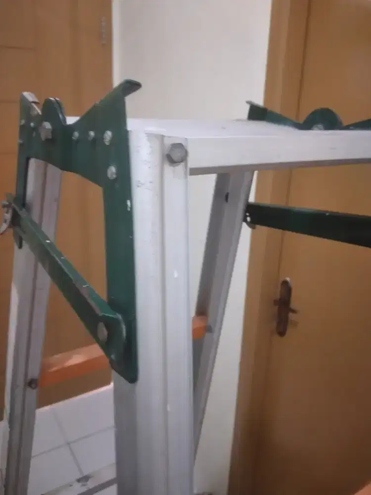 Tangga almunium tinggi 1.5M