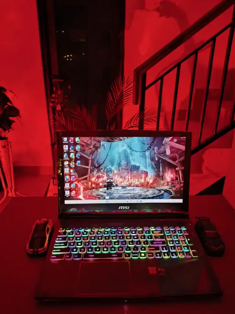 MSI RAIDER Pro GE63VR RAIDER 7RF [RAM 16 GB SSD+HDD GTX 1070 VRAM 8GB]