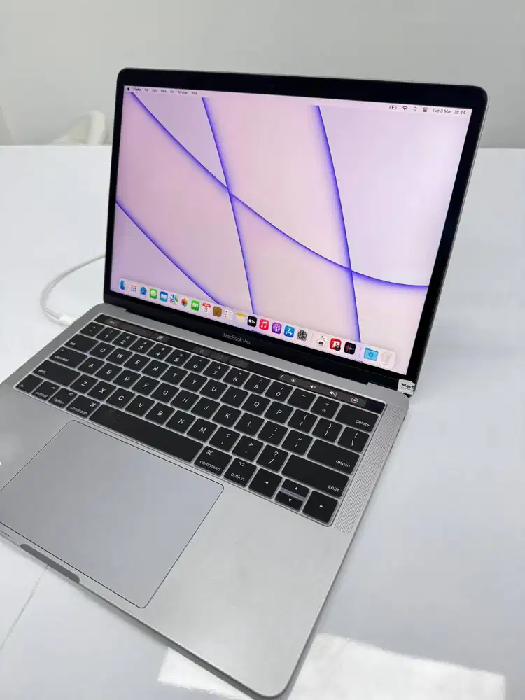 Macbook Pro 2018 i7 • 16/512