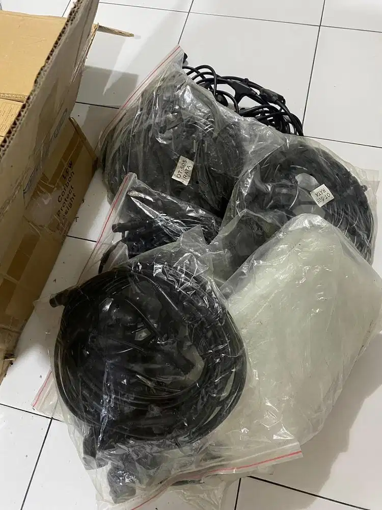 Kabel fiting lampu kafe dan stiker indomart