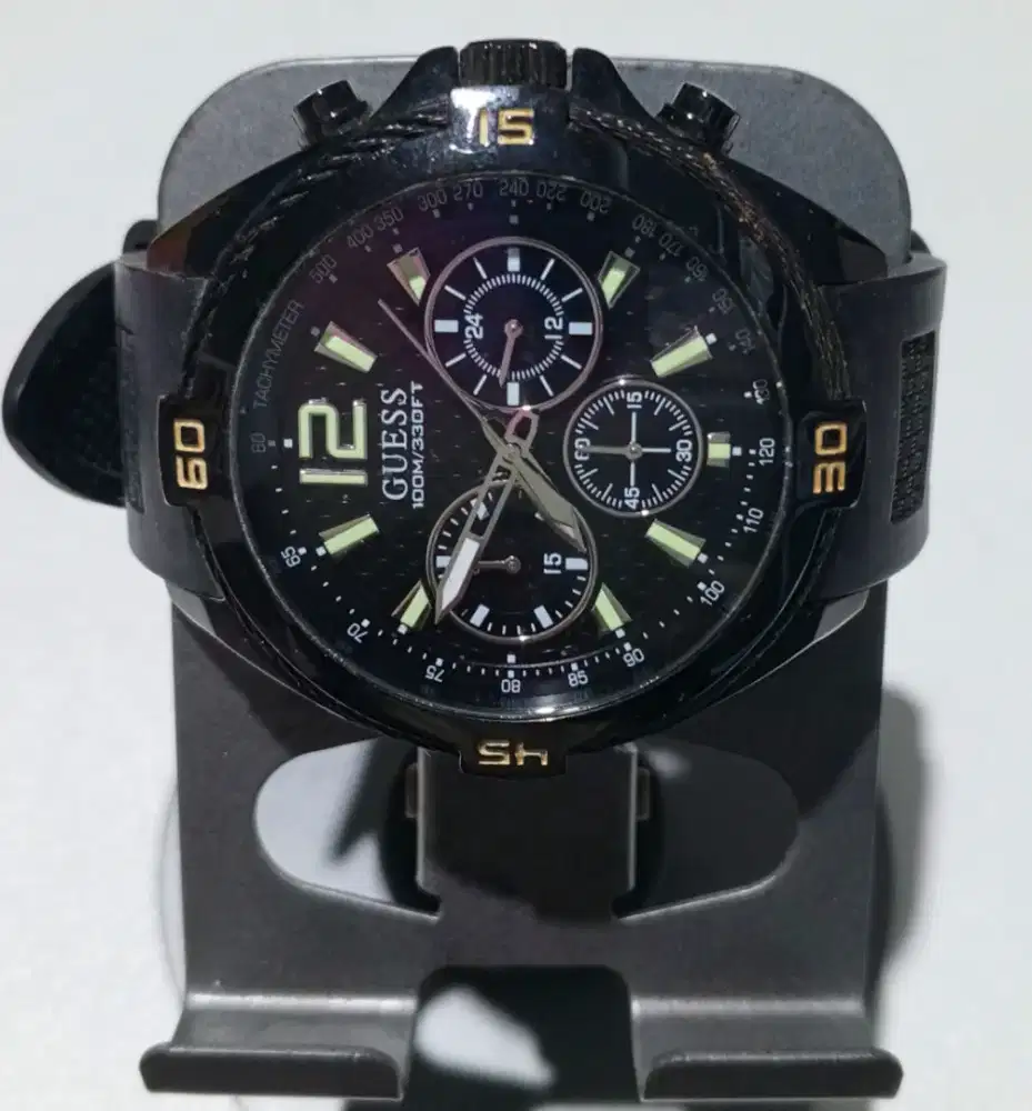 Jam tangan pria Guess