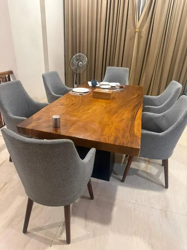 Meja makan kayu jati