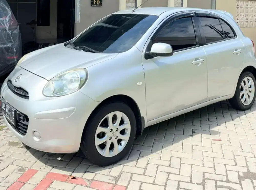 Nissan March 2011 AT bagus murah