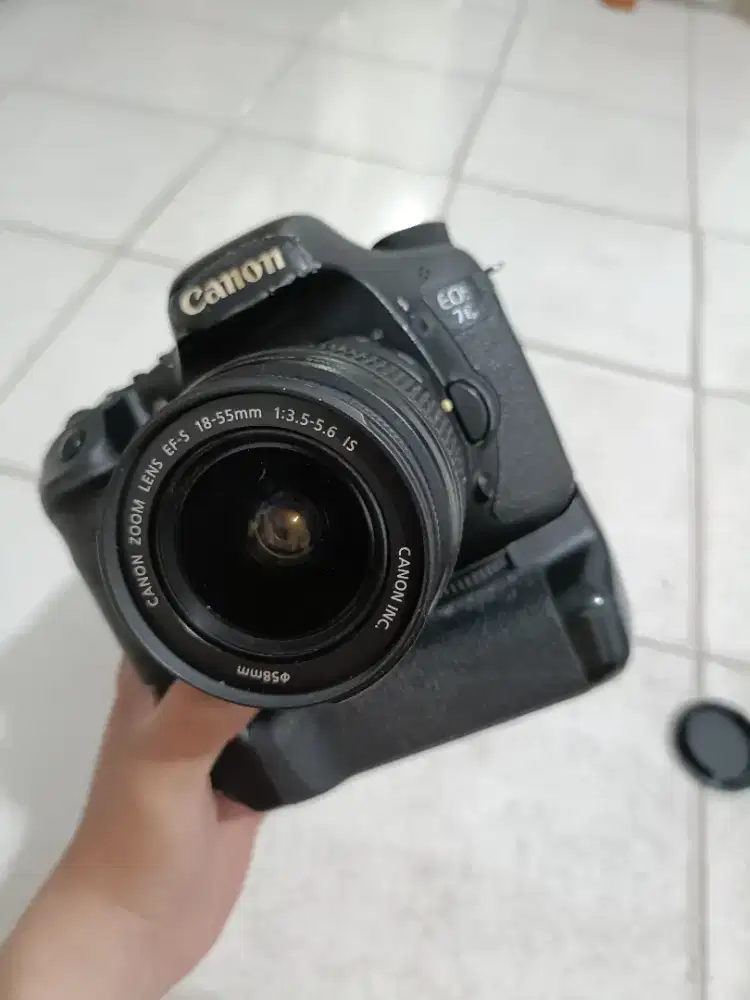 CANON 7D BONUS LENSA KIT 18-55 DAN BATERAI GRIP