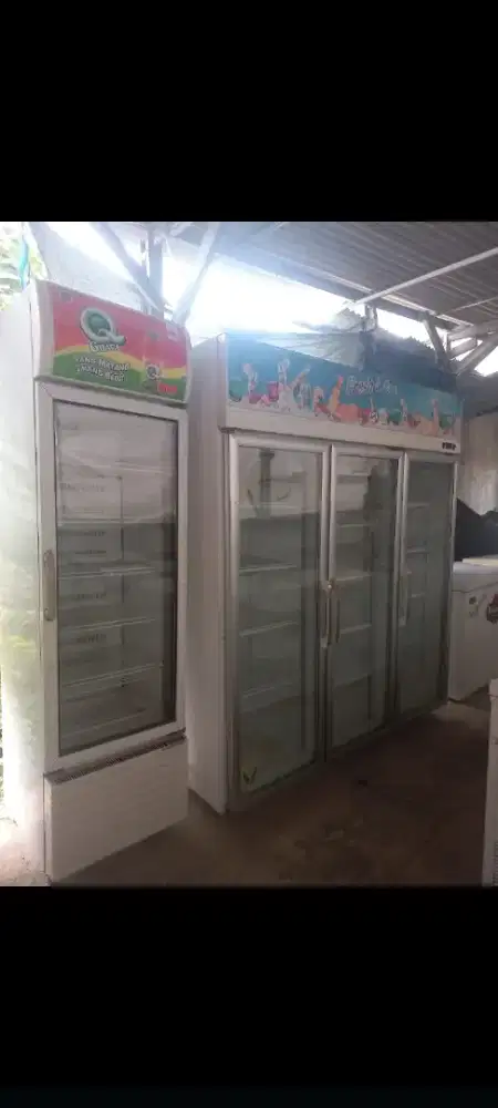 READY SOWCASE 3 PINTU MEREK GEA