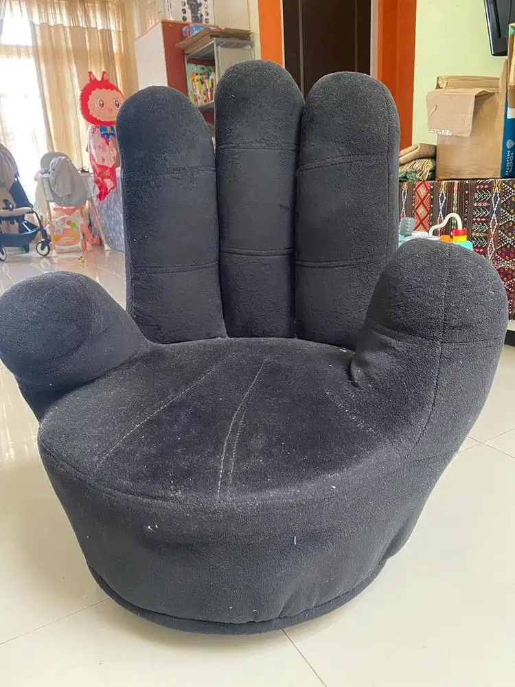 Sofa Bentuk Tangan