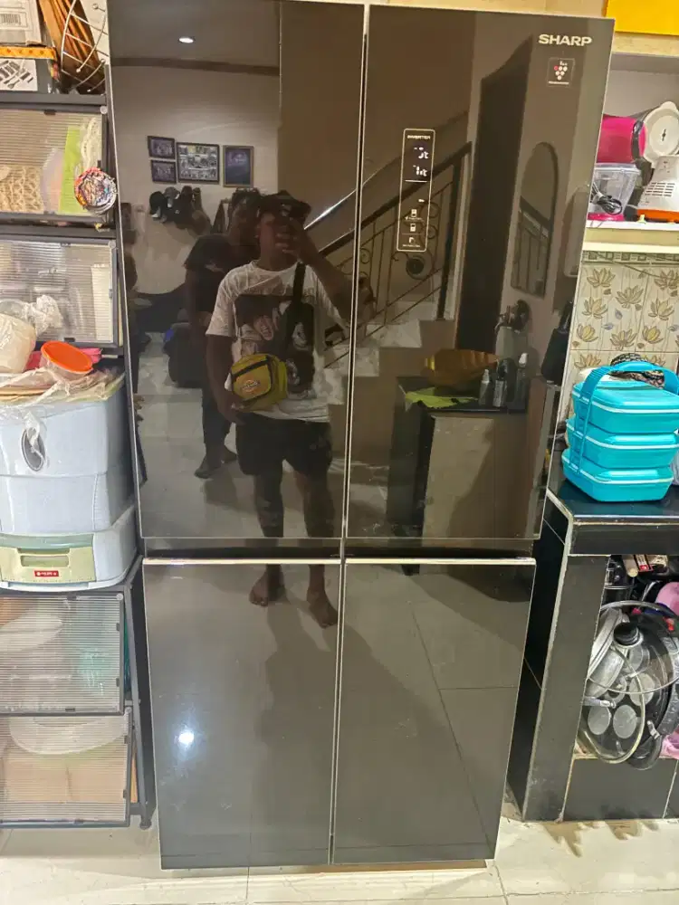 Kulkas Sharp Side by Side 4pintu istimewa mulus, normal dan orisinil