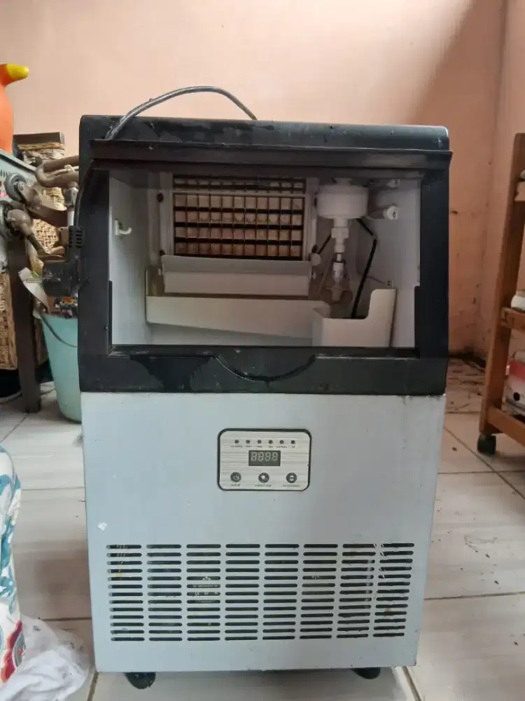 Ice maker / alat pembuat es batu