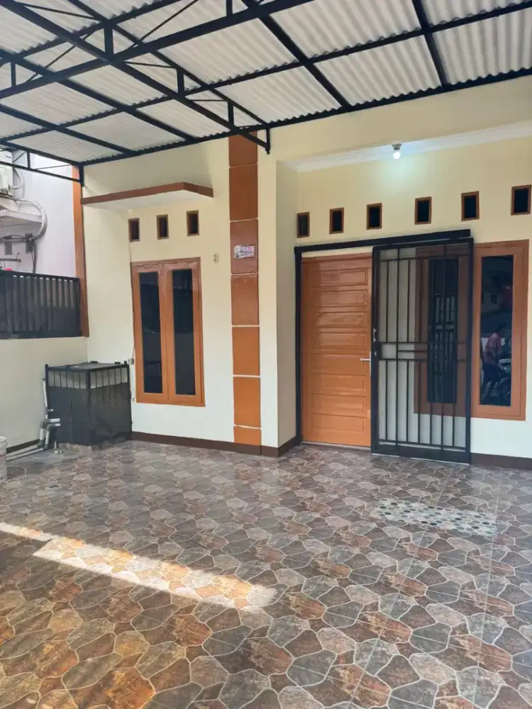 Di kontrakan sebuah rumah di Komp AGS, Alas Tua Raya, Semanan,