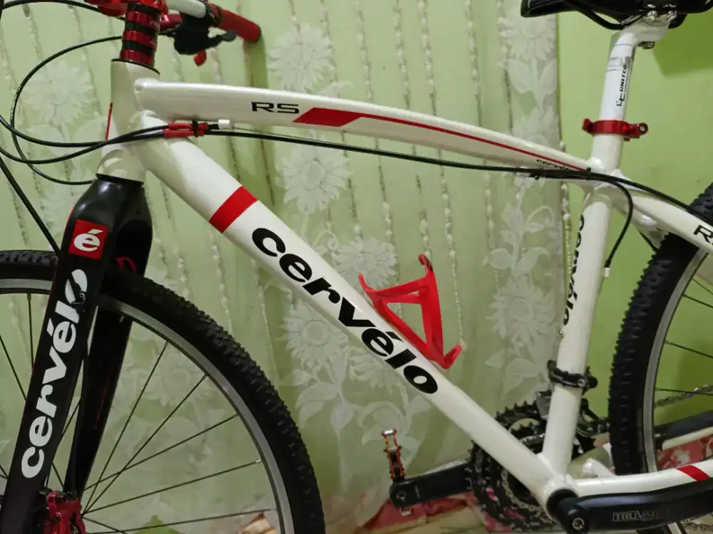 Sepeda hybrid cervelo