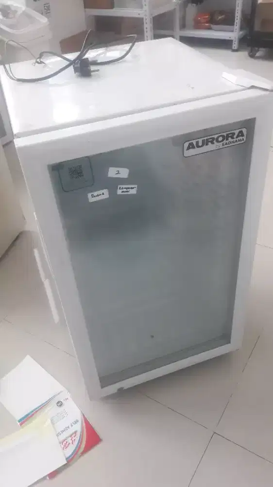 Showcase mini bekas restoran