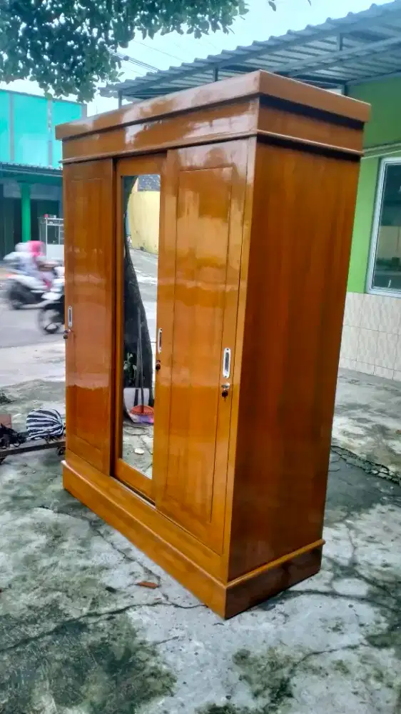 Lemari tiga pintu sliding  jati