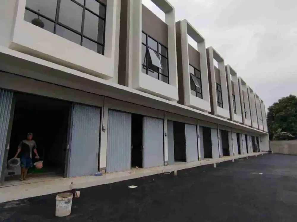 Ruko siap usaha  jalan raya kodau dekat tol jatiwarna 1,85M