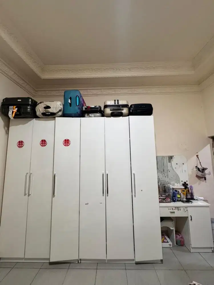 Lemari 6 pintu + meja rias