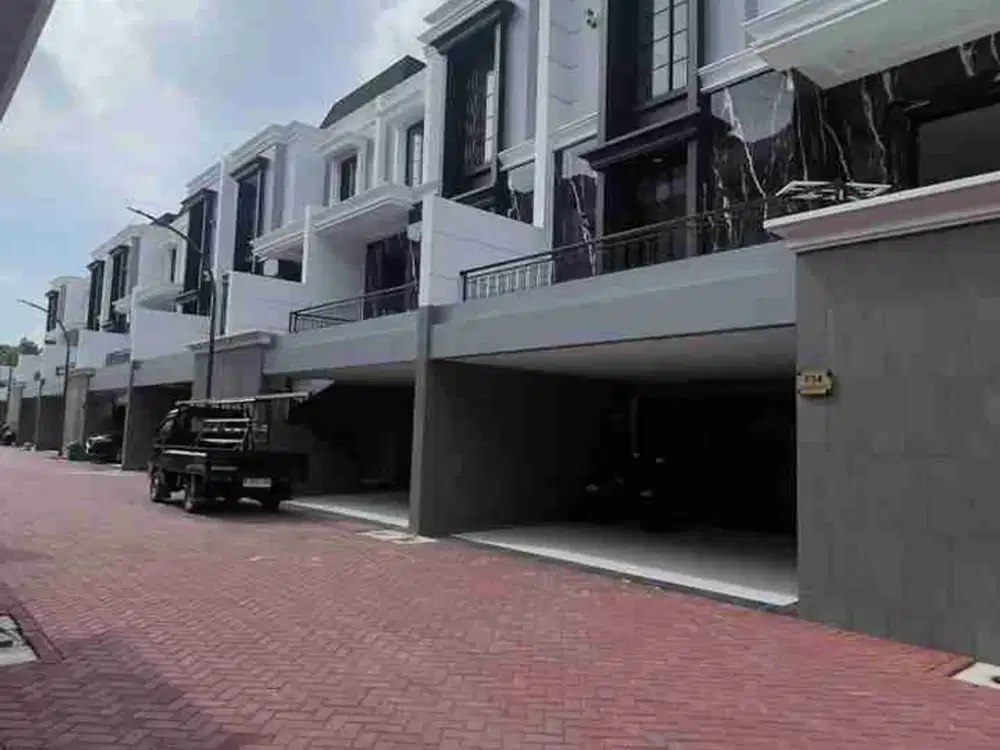 Rumah mewah 3 lt 3M dekat  tol bambu apus jakarta timur