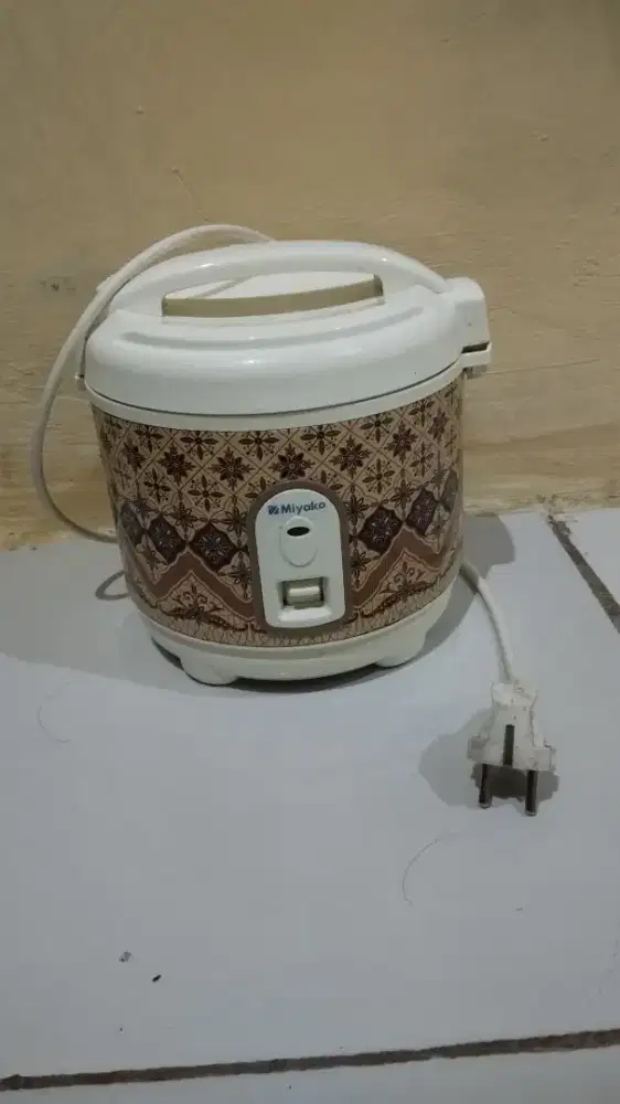 Rice cooker merk miyako