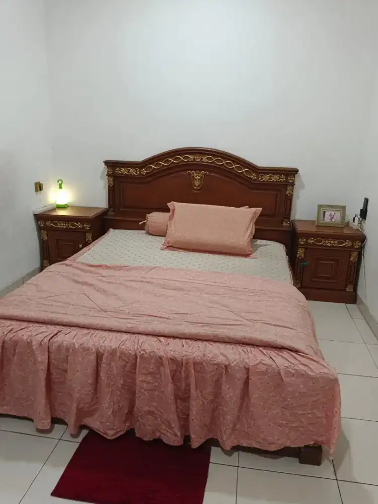 Ranjang jati berikut kasur ukuran no 2/queen