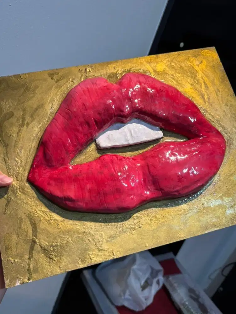 Lukisan 3D Timbul / Pop art / wall art , Golden Kiss Relief