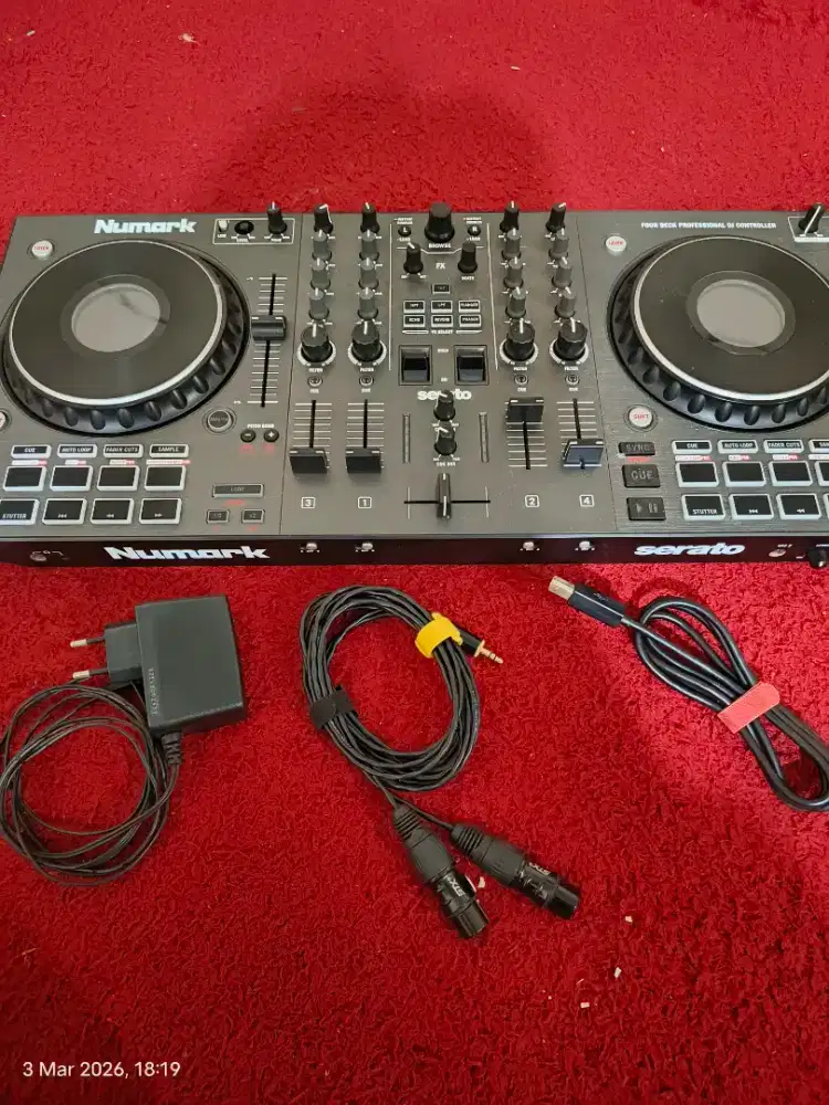 Turntable DJ 4 channel Numark NS4FX- dijual cepat
