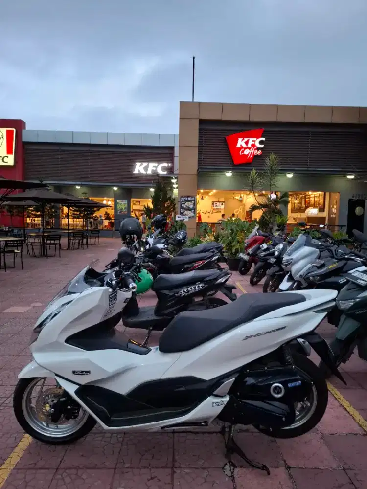 Honda Pcx160CBS 2024 Putih Glossy