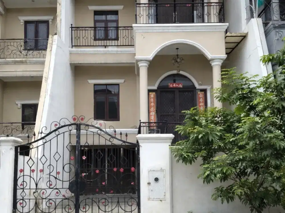 Disewakan Rumah di Walet Indah Pik Luas 175M2 Ada 4 Kamar Tidur