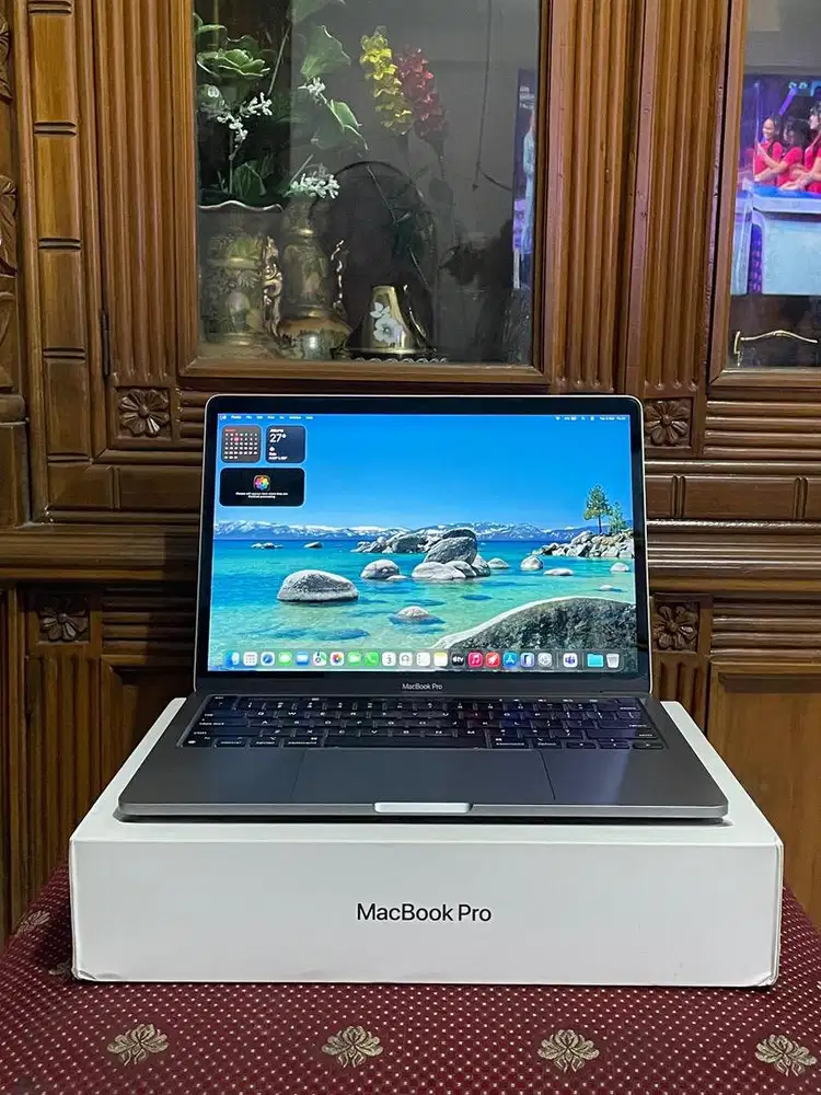 MacBook Pro 2020 M1 13 inch 8/256