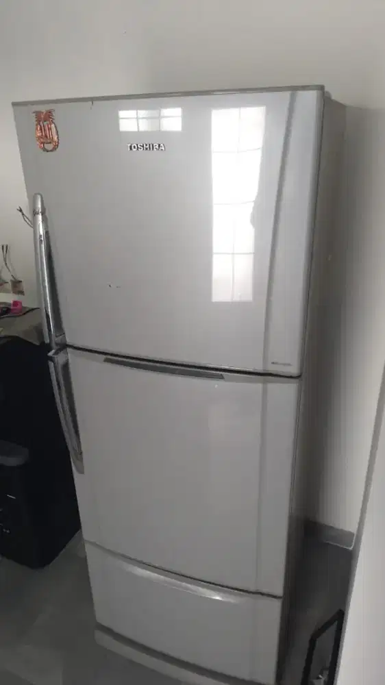 Kulkas Toshiba 3 pintu