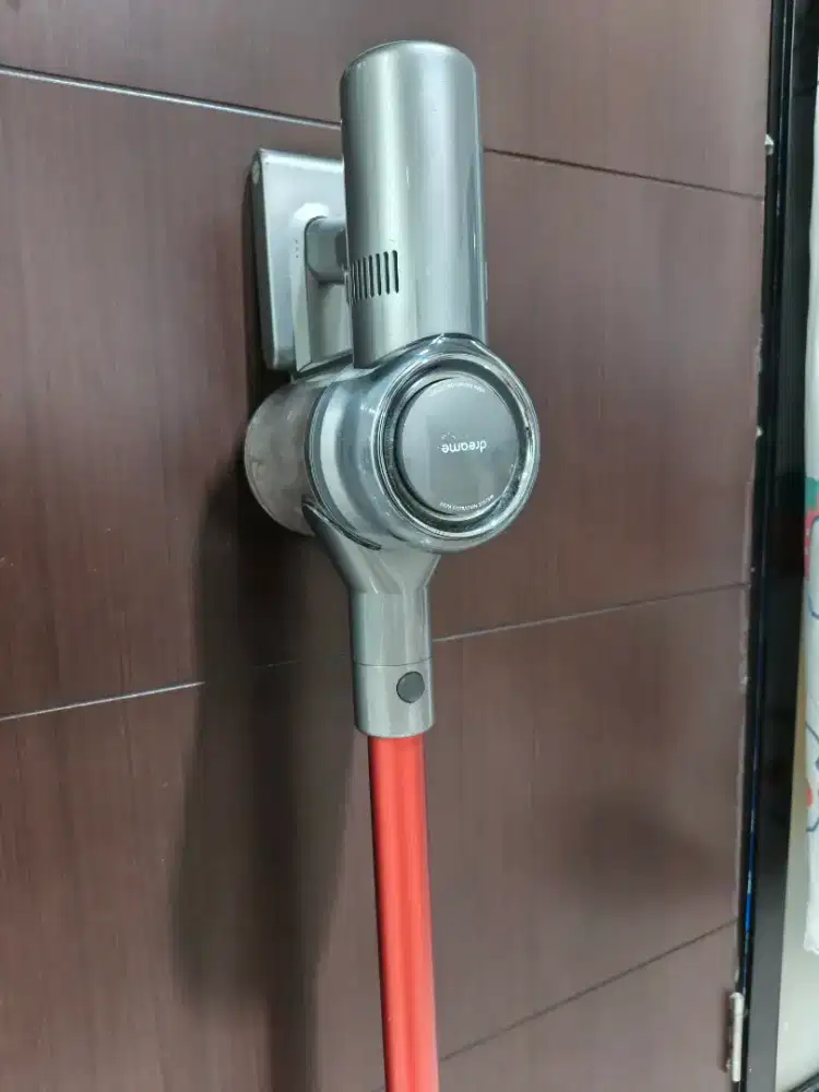 VACUUM CLEANER DREAME V11 PRELOVED GOOD CONDITION