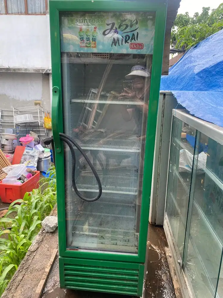 Showcase pendingin soft drink