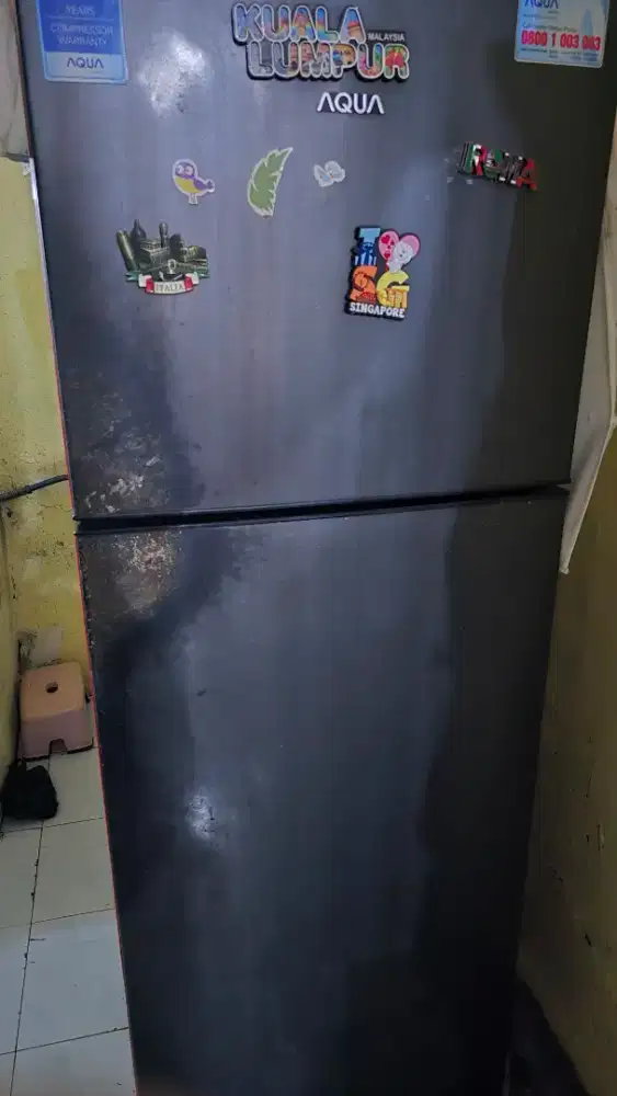 Kulkas Aqua 2 pintu (black)