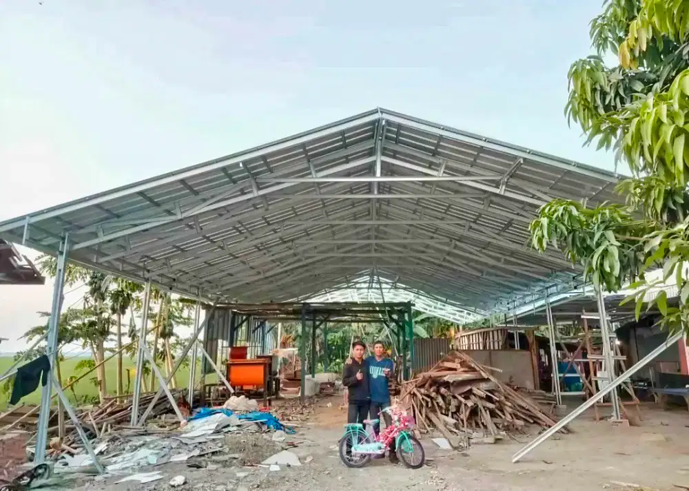 Pasang baja ringan atap spandek SNI