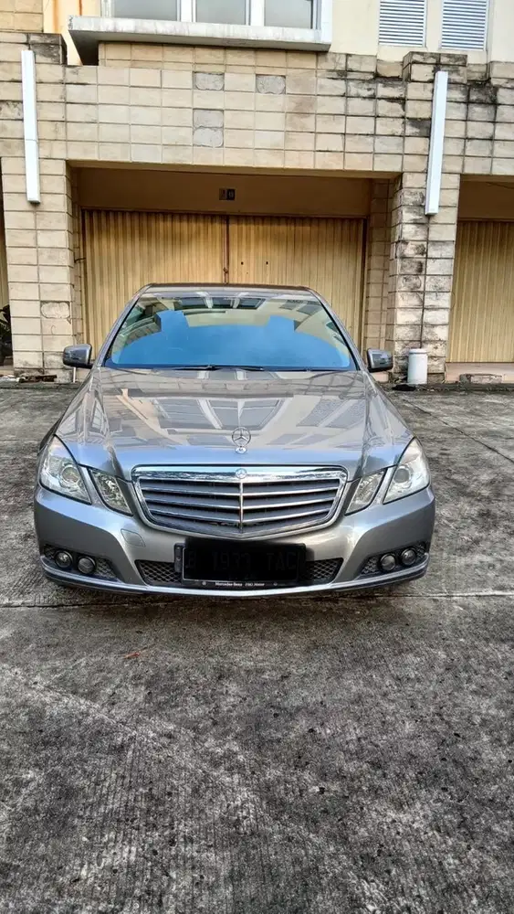 Mercedes-Benz E200 2011 Bensin
