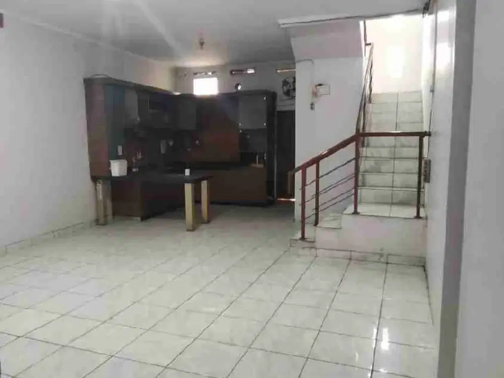 Disewakan Ruko 3 lantai Jalan Utama Kopo Sayati